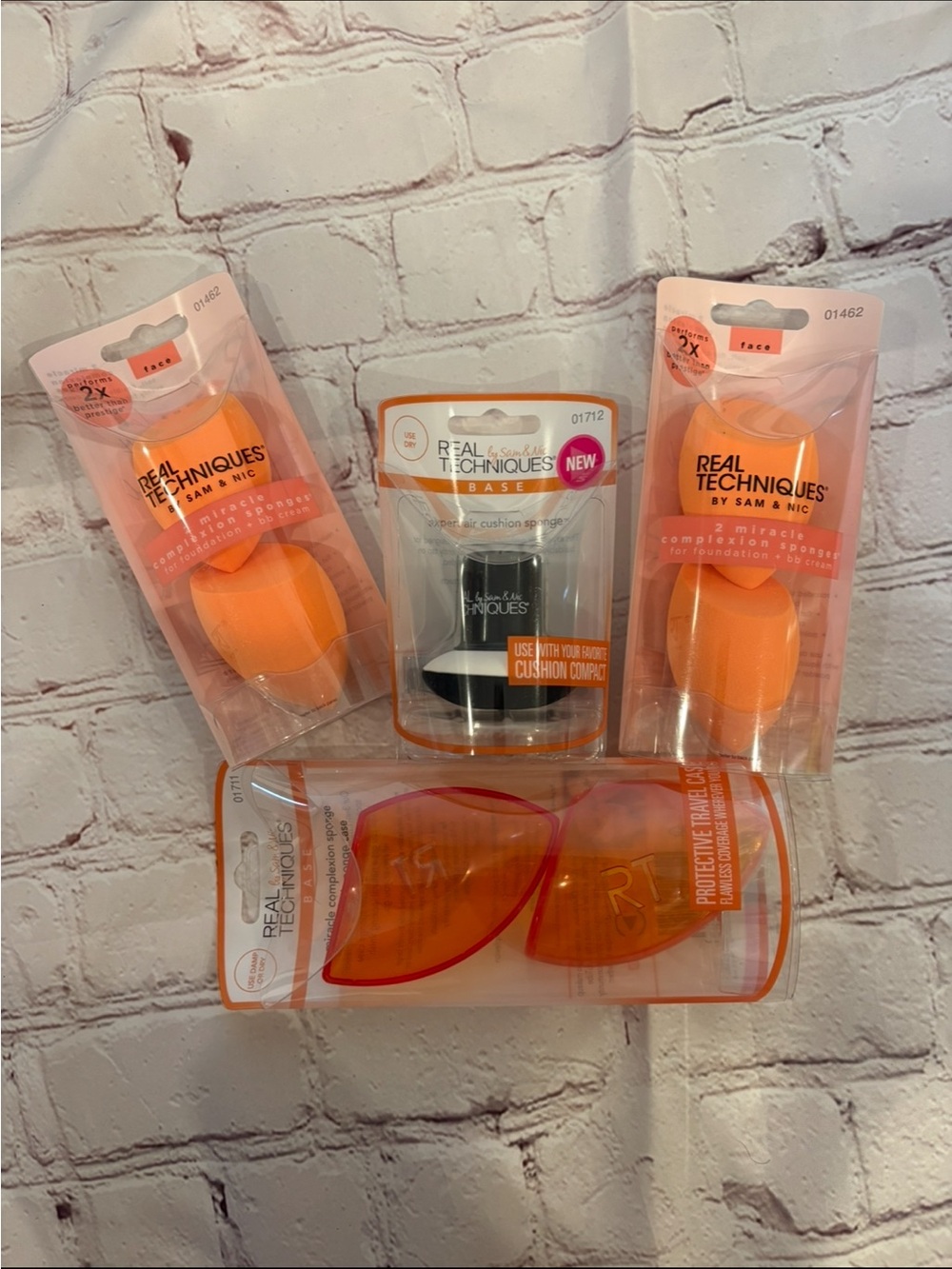 Real Techniques Orange Makeup Sponge and Protective Case Set